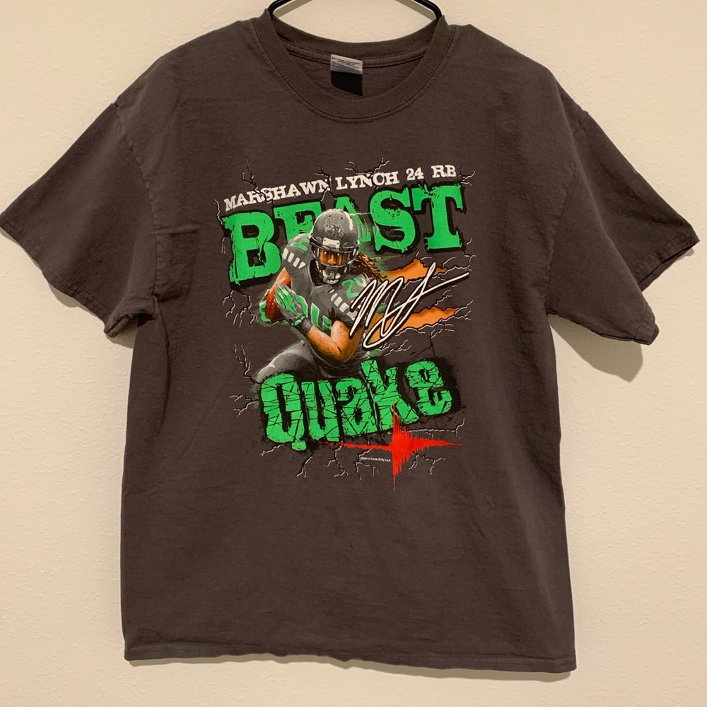 The emerald army and beast quake Large Gildan T shirts.
